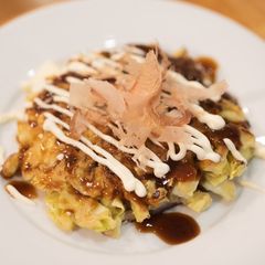 A picture of Okonomiyaki : salty Japanese pancake.