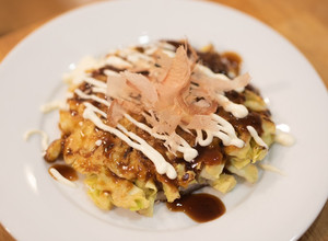 A picture of Okonomiyaki : salty Japanese pancake.