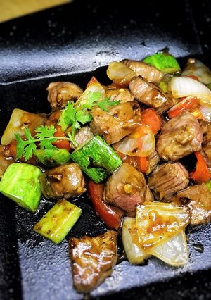 A picture of Shaking Beef (Bò Lúc Lắc).