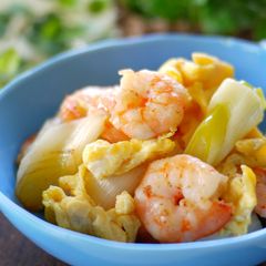 A picture of Stir-fried Prawns with Eggs.