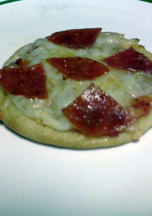 A picture of Mini Thin Crust Pizzas.