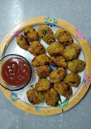 A picture of Maggi pakodas.