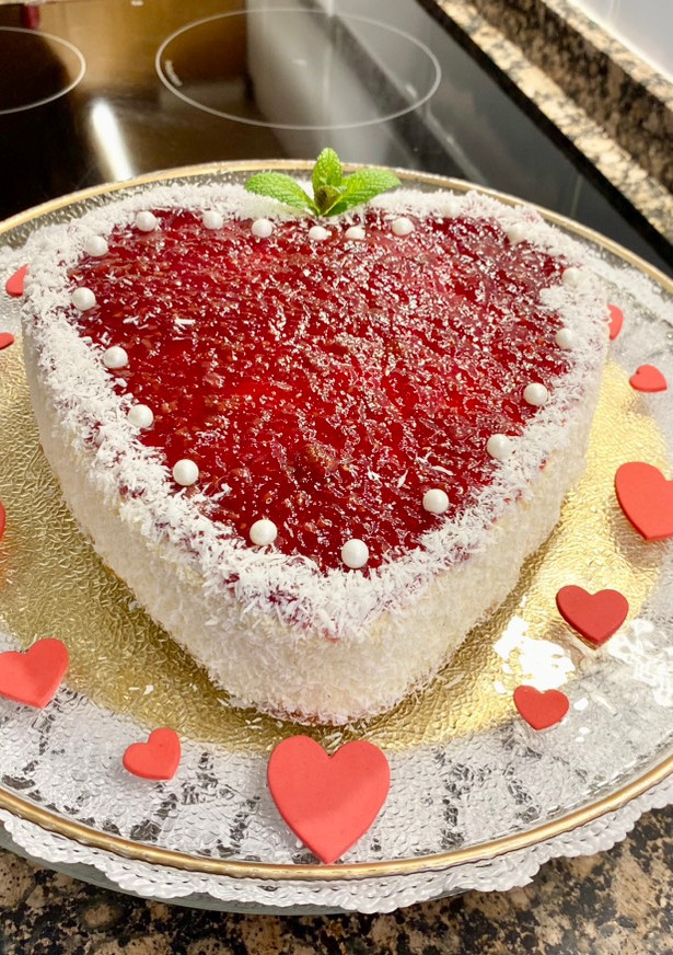 Una foto de Tarta corazón “ especial día de los enamorados “ sin gluten