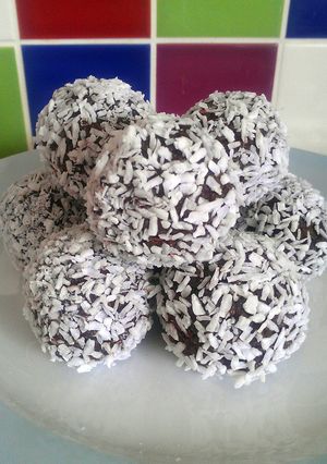 A picture of Vickys Coco-Choco Quinoa Bites, GF DF EF SF NF.