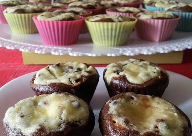 Step-by-Step Guide to Prepare Speedy AMIEs Cream Cheese Filled Chocolate Cupcake