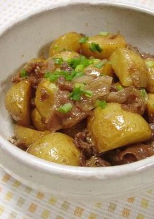 A picture of Garlic Flavoured Fried Meat & Potatoes.