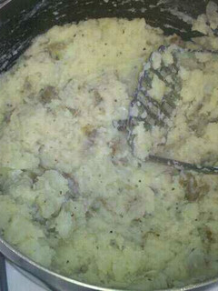 A picture of Miles of easy Garlic mashed potatoes.