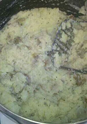 A picture of Miles of easy Garlic mashed potatoes.