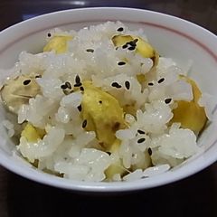 A picture of Chestnut Rice (With Glutinous Mochi Rice).
