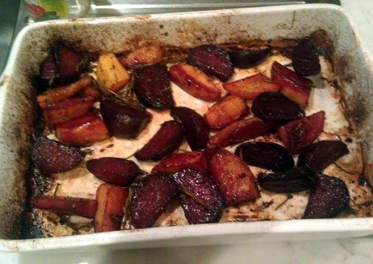 Recipe of Homemade Micca&#39;s roasted potatos and beetroot