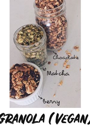 Hình của món Granola (vegan, matcha/chocolate).