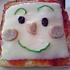 A picture of Shokupanman Pizza (Toast).