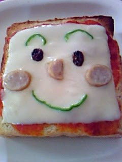 A picture of Shokupanman Pizza (Toast).