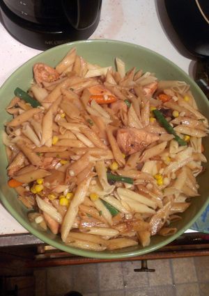 A picture of chicken terriyaki pasta with veggies.