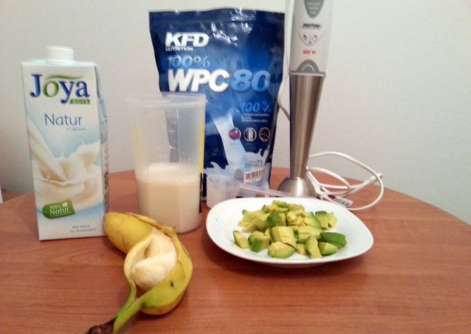 Healthy avocado-banana shake
