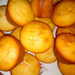 A picture of Vanilla Cupcakes.