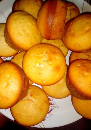 A picture of Vanilla Cupcakes.