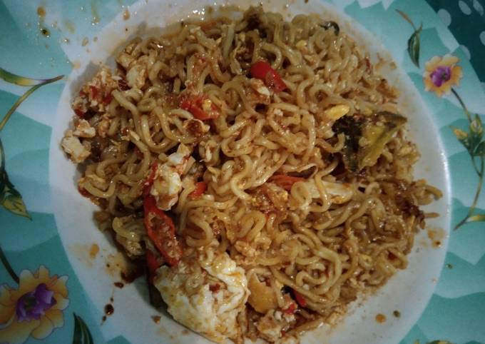 07. Indomie goreng nyemek extra pedasz