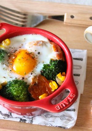 烤鮭魚鮮蔬蛋盅 的食譜成品照片