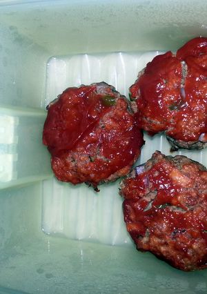 A picture of mini meatloaves.