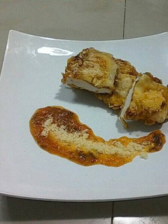 Una foto de Milanesa de pollo en salsa pomodoró😍😘