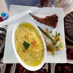 A picture of Mashed Potatoes and Mixed Vegetables.