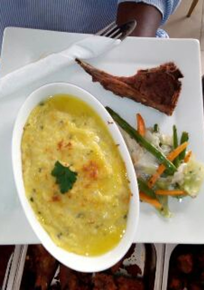 A picture of Mashed Potatoes and Mixed Vegetables.