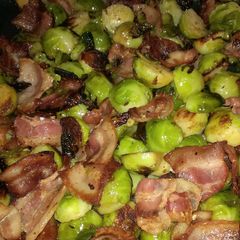 A picture of Bacon & Brussel sprouts.