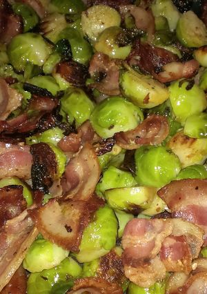 A picture of Bacon & Brussel sprouts.