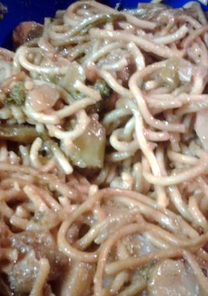 A picture of pork lo mein.