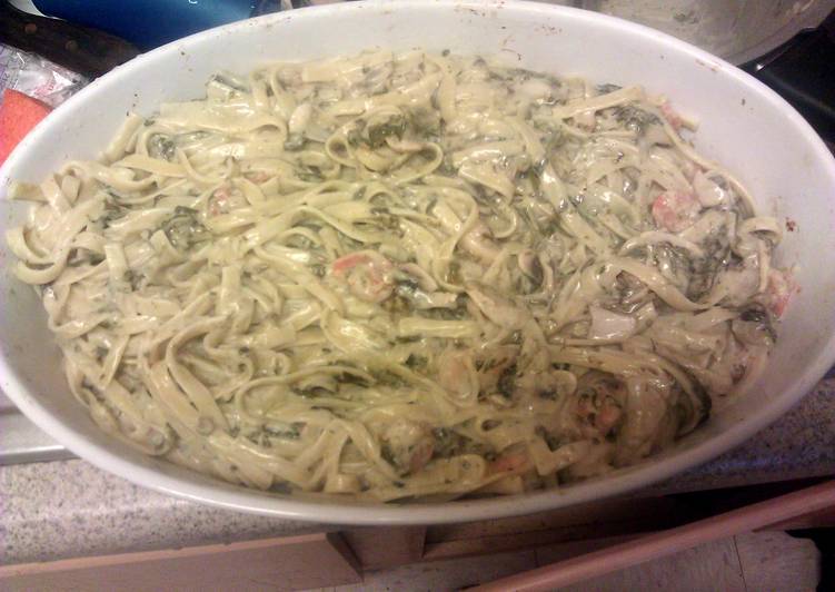 Steps to Make Super Quick Homemade Shrimp spinich Fettuccini alfredo