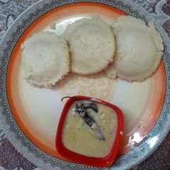 A picture of Urad dal idli.