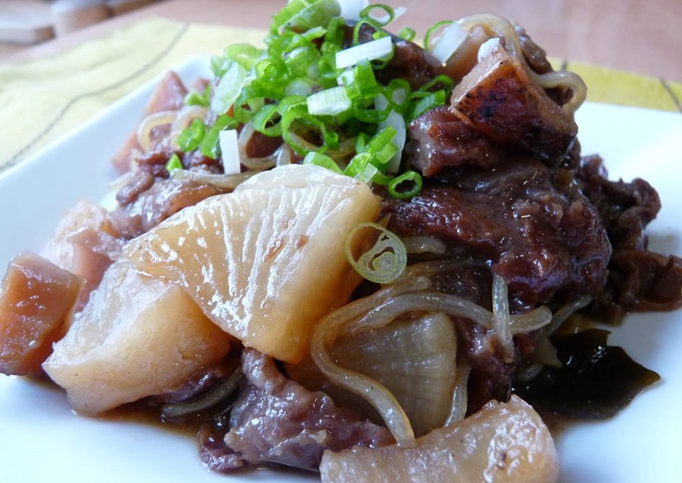 Beef tendons cooked under pressure with a thick sauce