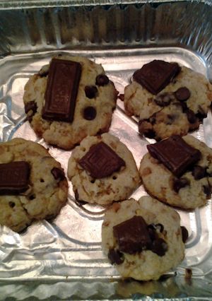 A picture of Hershey chocolate bar cookies.