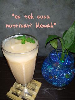 Foto resep *es teh susu nutrisari blewah*