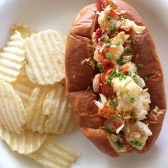 A picture of Warm Lobster Roll.