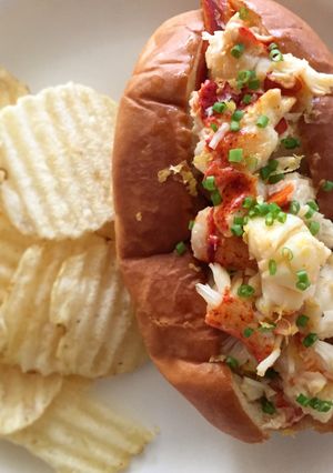 A picture of Warm Lobster Roll.