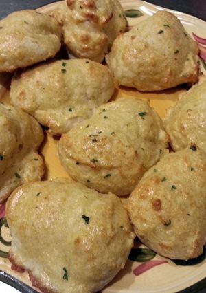 A picture of Garlic Drop Biscuits.
