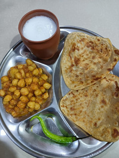 છોલે (Chhole Recipe In Gujarati) રેસીપી મુખ્ય ફોટો