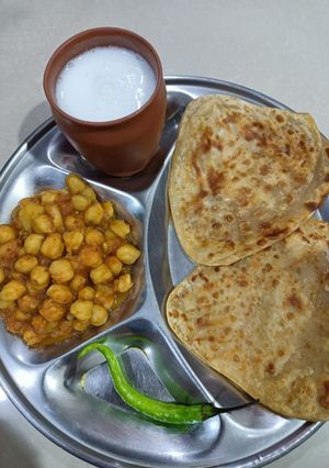 છોલે (Chhole Recipe In Gujarati) રેસીપી મુખ્ય ફોટો