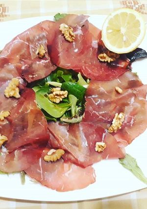 Foto di Bresaola noci insalata mista