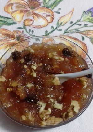 Una foto de Mermelada de manzanas, canela, nueces y pasas