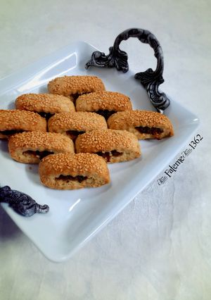 عکسی از دستور شیرینی قراقیش خرما
