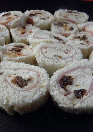Una foto de Arrolladitos mousse agridulce