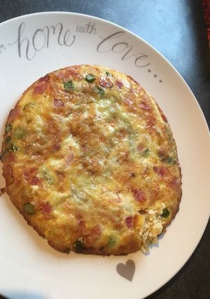 A picture of Bacon, asparagus and blue cheese frittata.