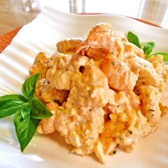 A picture of Prawn and Cauliflower Salad with Tartar Sauce.