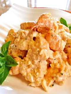 A picture of Prawn and Cauliflower Salad with Tartar Sauce.