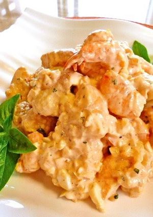 A picture of Prawn and Cauliflower Salad with Tartar Sauce.