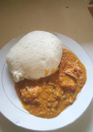 A picture of Tuwon shinkafa and gbegiri soup.