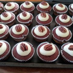 A picture of Wilton's Red velvet cheese cake cupcakes.